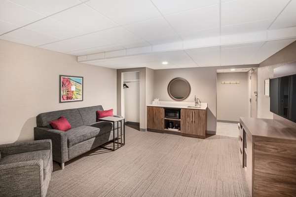  - Hampton Inn & Suites Houghton