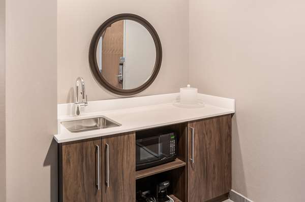  - Hampton Inn & Suites Houghton