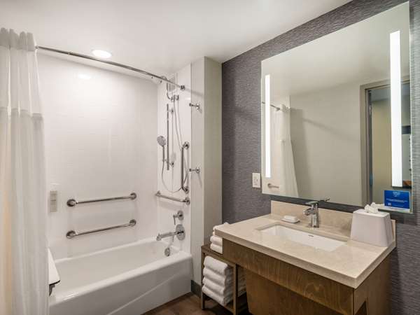  - Homewood Suites by Hilton Downtown Toledo - I-75, Exit 201B & 202A