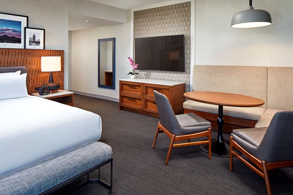 Senna House Scottsdale, Curio Collection by Hilton Room Type - 1 K WNGFLD STE MOB ACC RIS