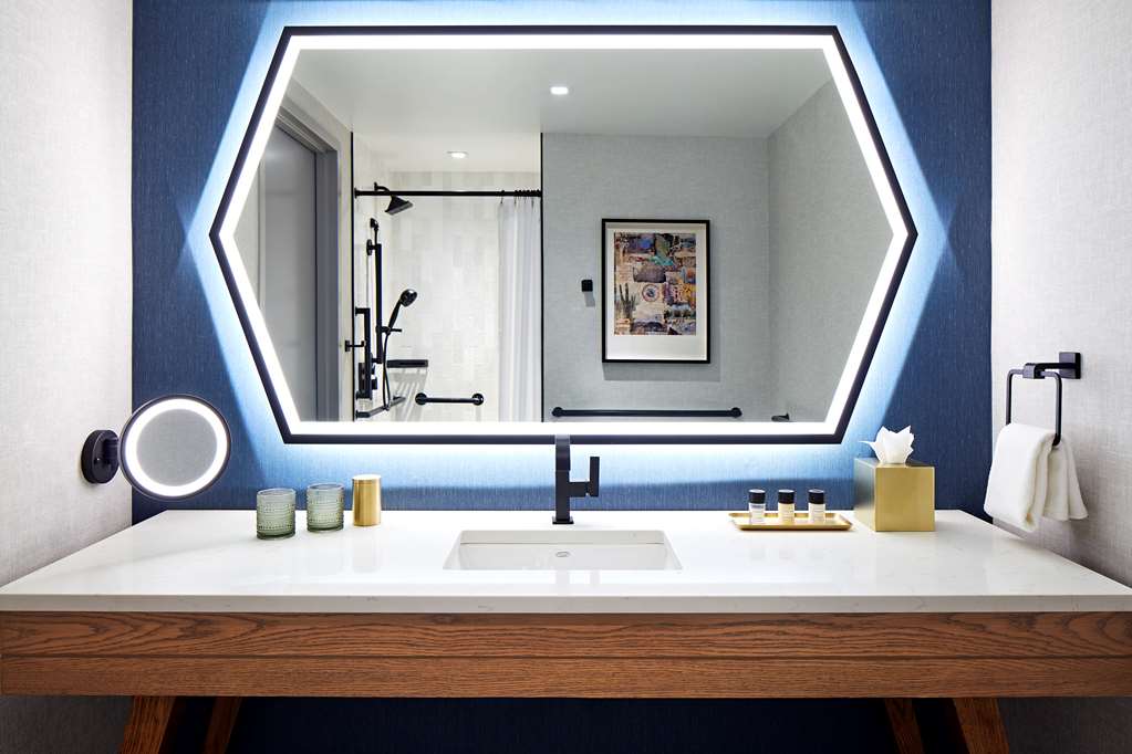 Senna House Scottsdale, Curio Collection by Hilton Room Type - SENNA 2QUEEN MOB ACC RIS