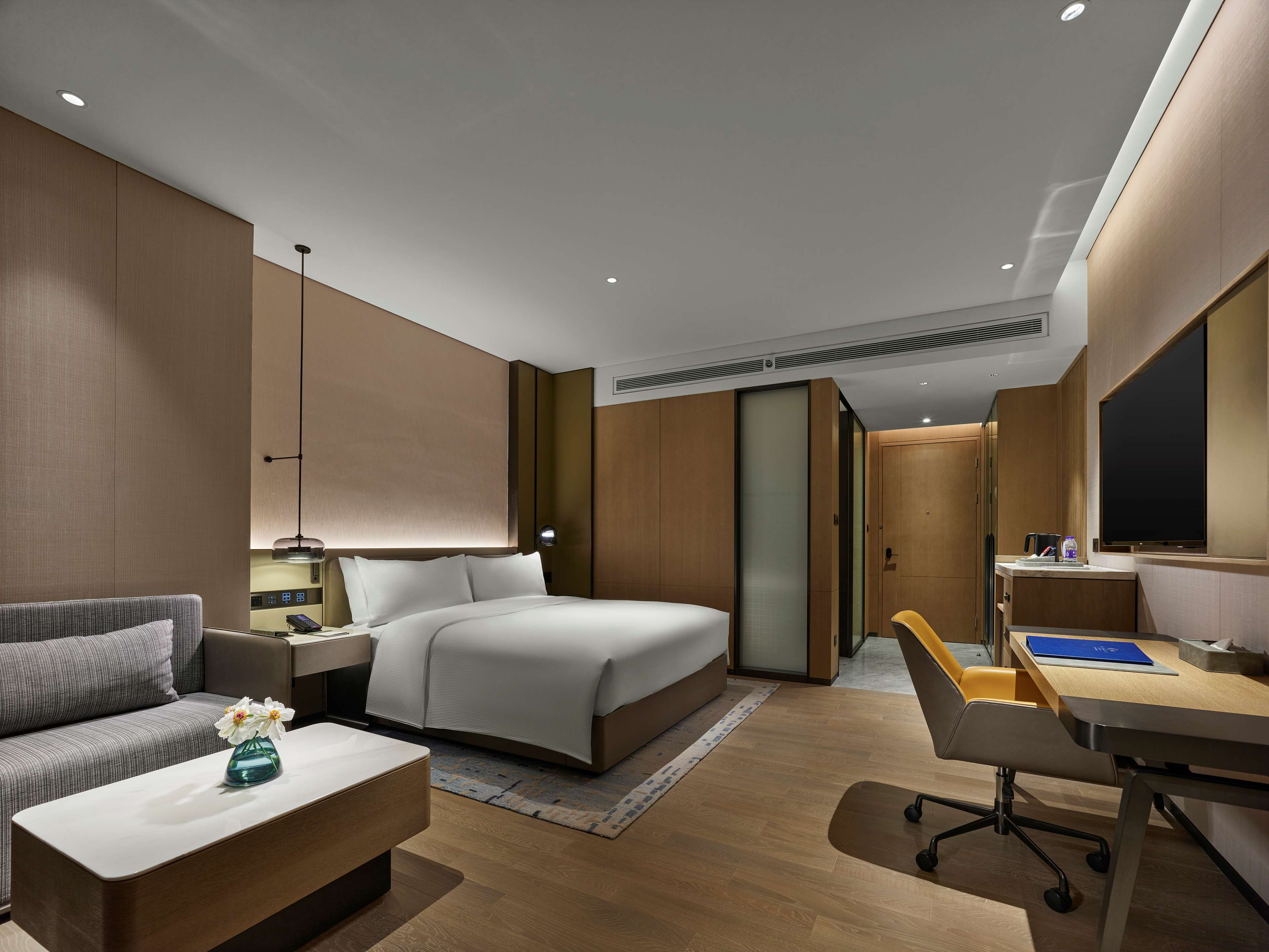 DoubleTree by Hilton Chengdu Riverside Room Type - KING DELUXE ROOM