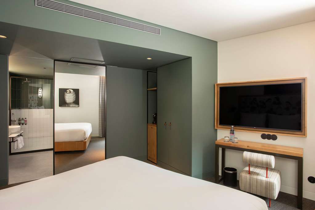 Se Catedral Hotel Porto, Tapestry Collection By Hilton - Tap to explore photos