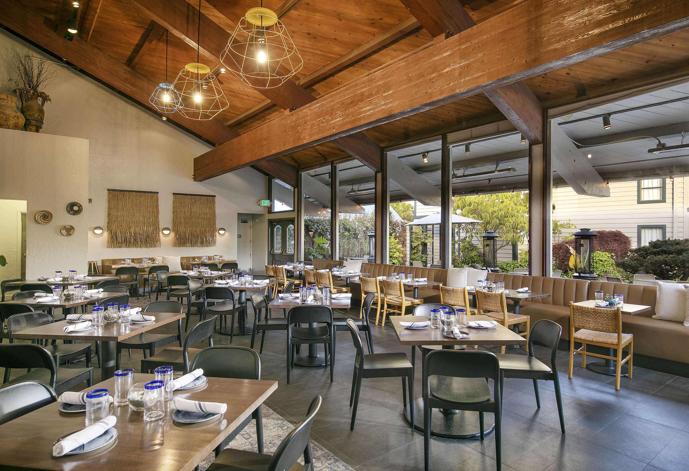 BarLounge | Seacliff Inn Aptos, Tapestry Collection by Hilton
