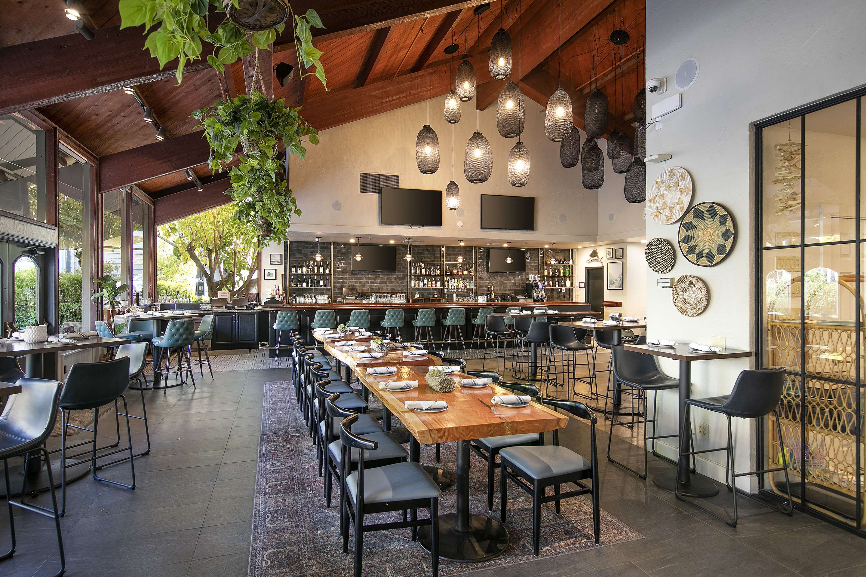 BarLounge | Seacliff Inn Aptos, Tapestry Collection by Hilton