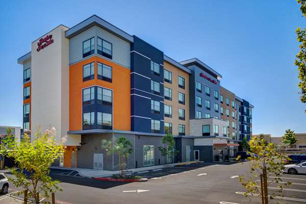 Exterior view - Hampton Inn & Suites Rancho Cucamonga - I-15, Exit 112