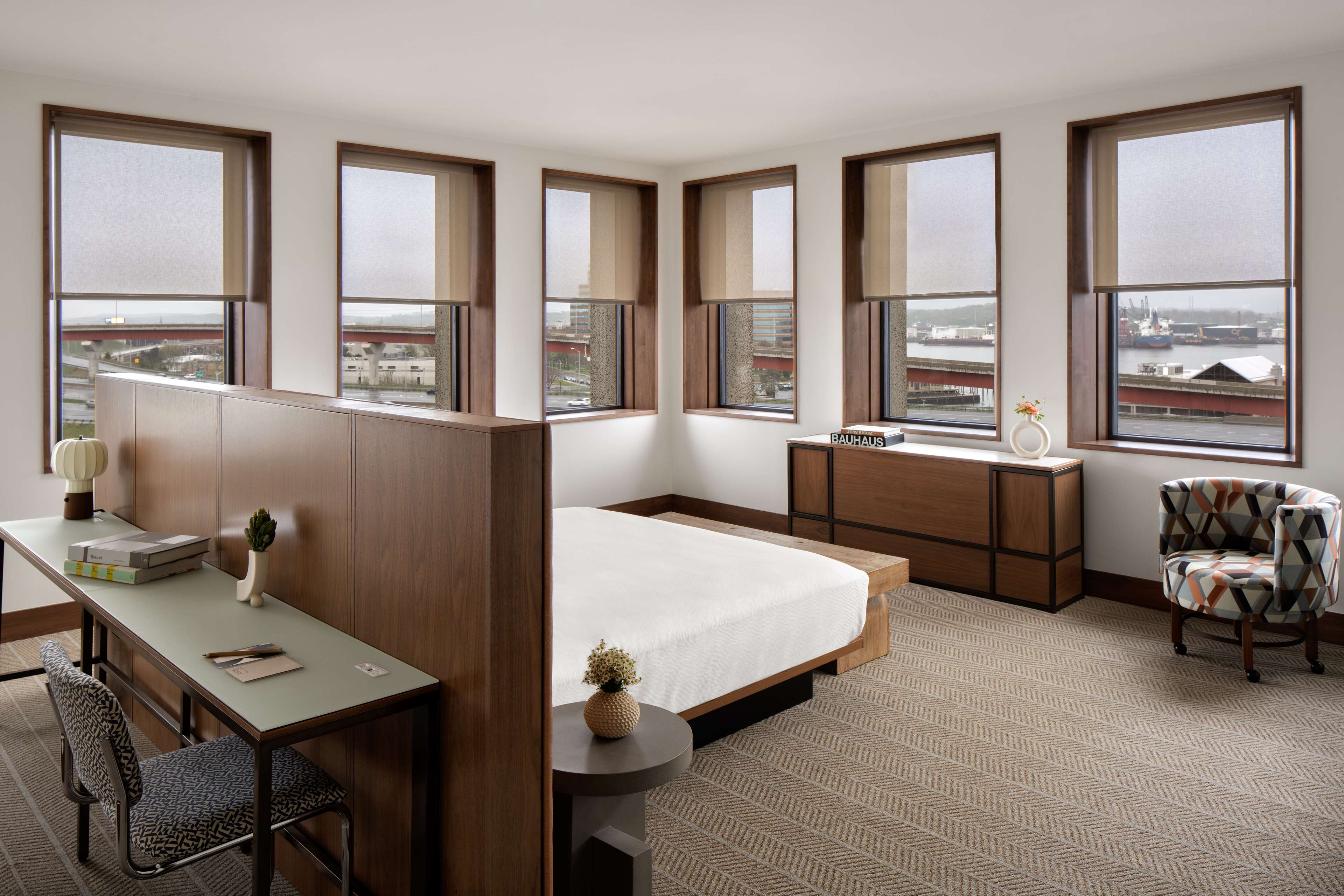 Hotel Marcel New Haven, Tapestry Collection By Hilton Room Type - CORNER KING HEAR ACC TUB