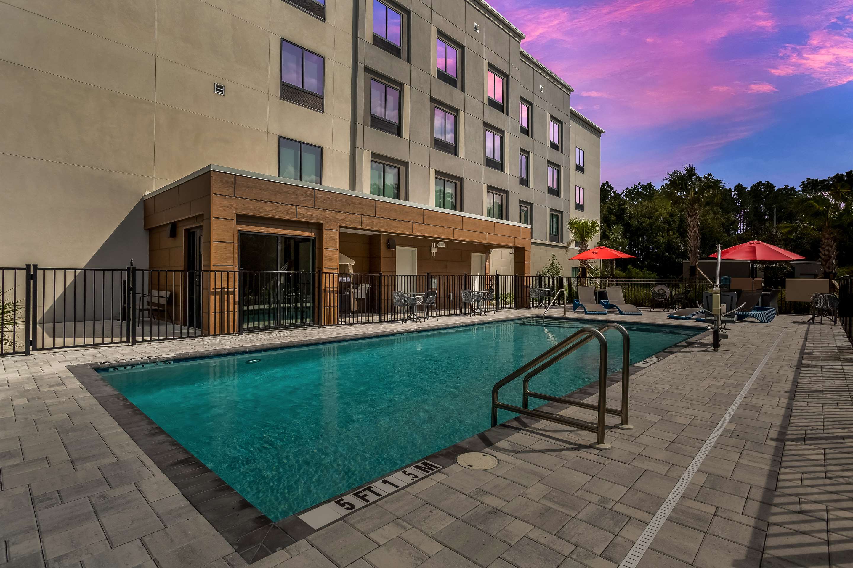 Pool | Hampton Inn & Suites Ruskin I-75