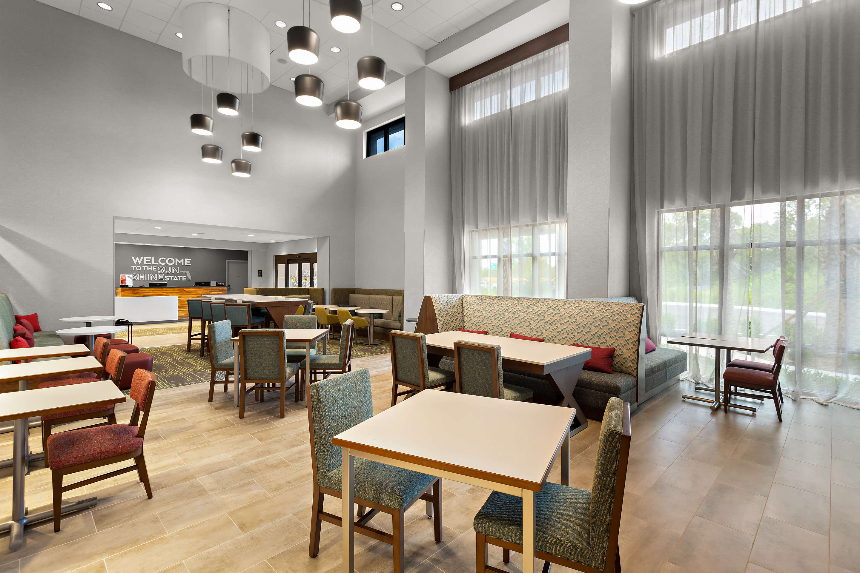 Breakfast Area | Hampton Inn & Suites Ruskin I-75