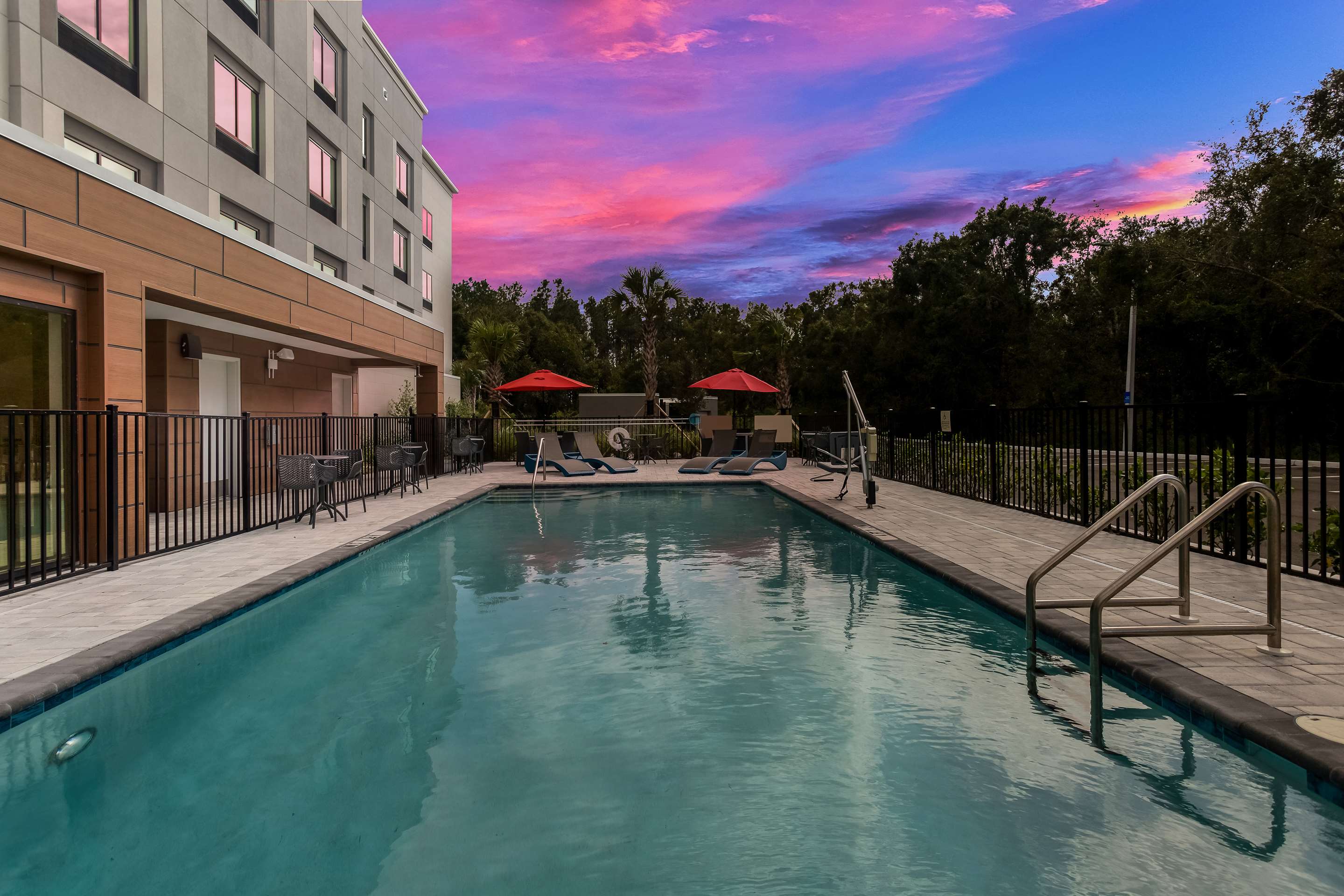 Pool | Hampton Inn & Suites Ruskin I-75