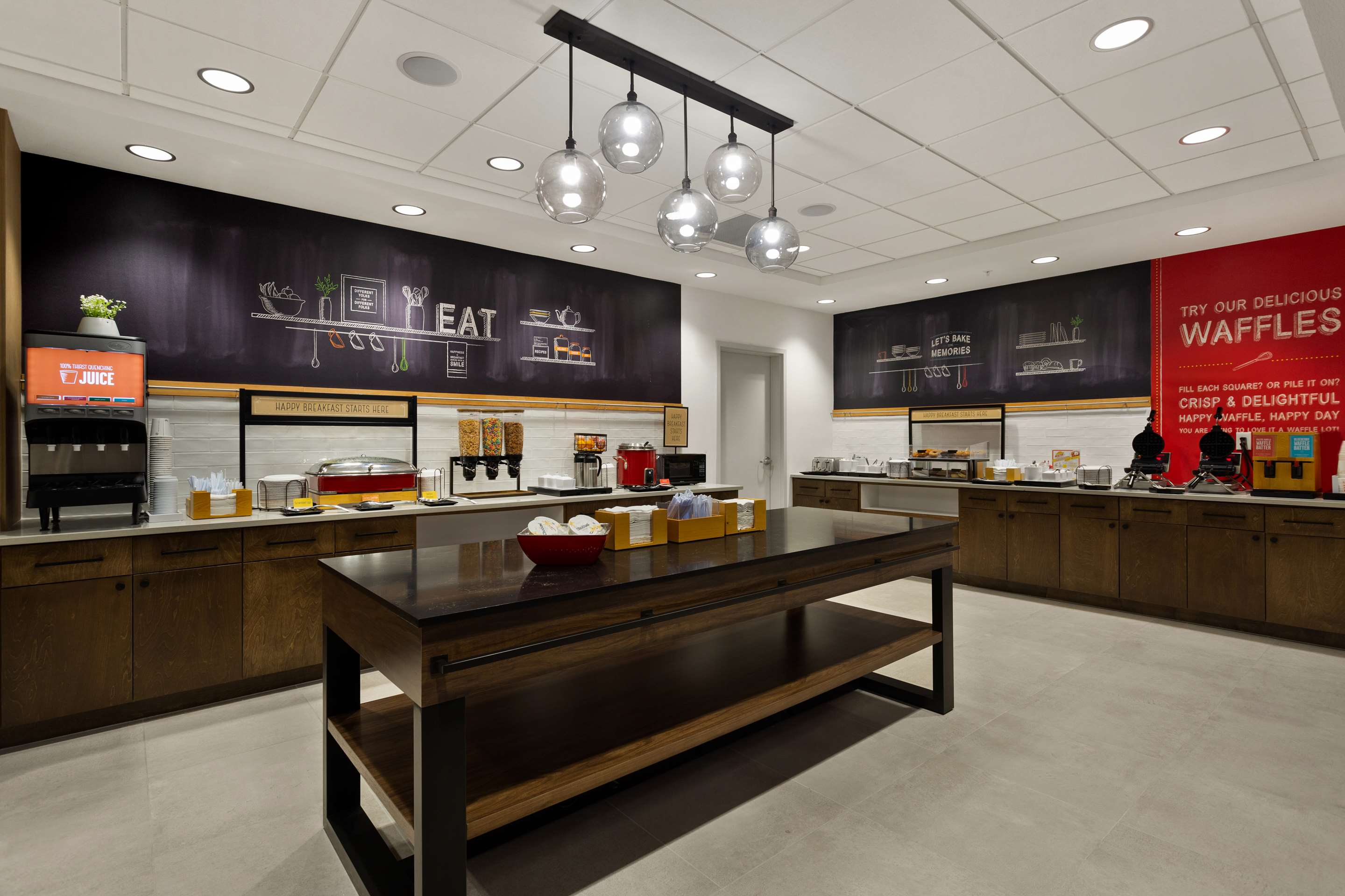 Breakfast Area | Hampton Inn & Suites Ruskin I-75