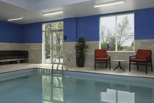 Pool - Hampton Inn Port Hope