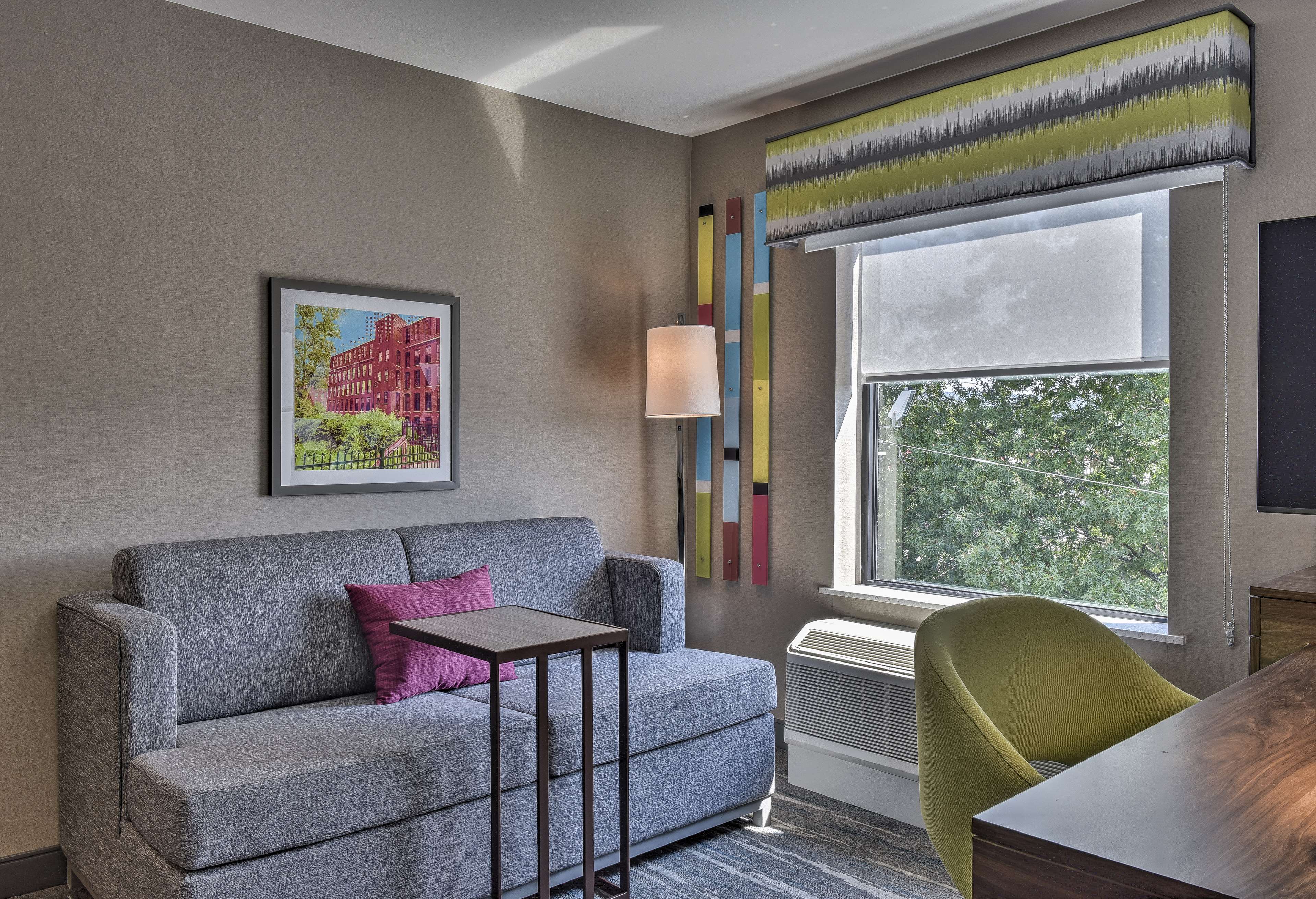 Hampton Inn & Suites Keene - Tap to explore photos