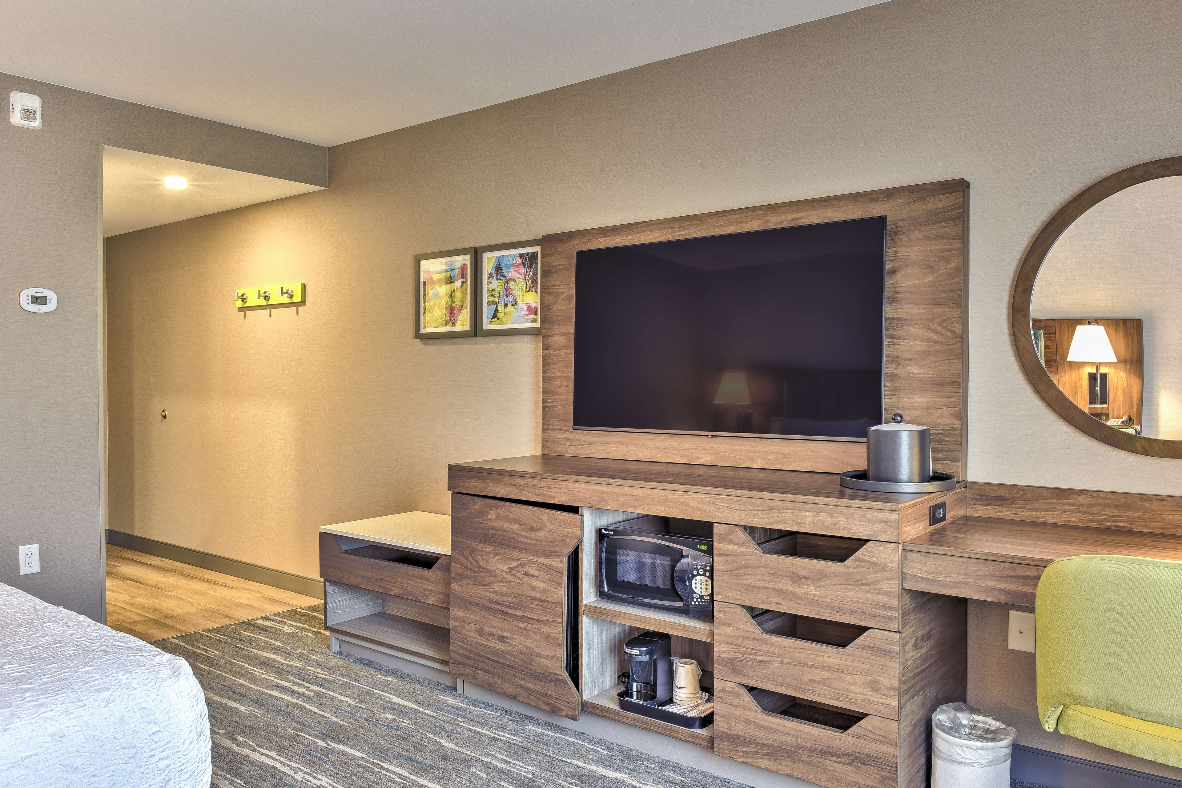 Hampton Inn & Suites Keene Room Type - 2 QUEENS W  FRIDGE MICROWV