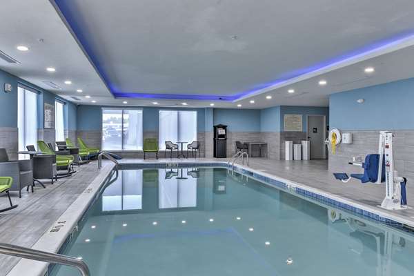 Pool - Hampton Inn & Suites Keene