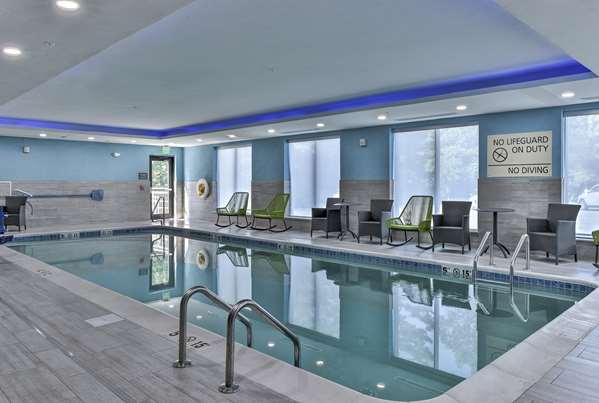Pool - Hampton Inn & Suites Keene