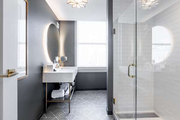  - Kelly Hotel Downtown Birmingham - I-20 & I-59, Exits 124D & 126A