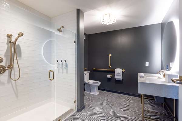  - Kelly Hotel Downtown Birmingham - I-20 & I-59, Exits 124D & 126A