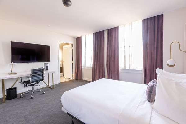  - Kelly Hotel Downtown Birmingham - I-20 & I-59, Exits 124D & 126A