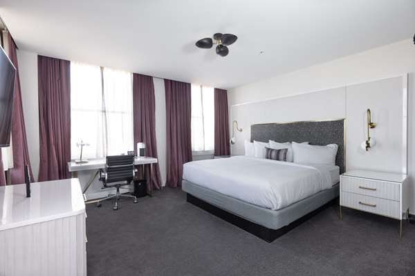  - Kelly Hotel Downtown Birmingham - I-20 & I-59, Exits 124D & 126A