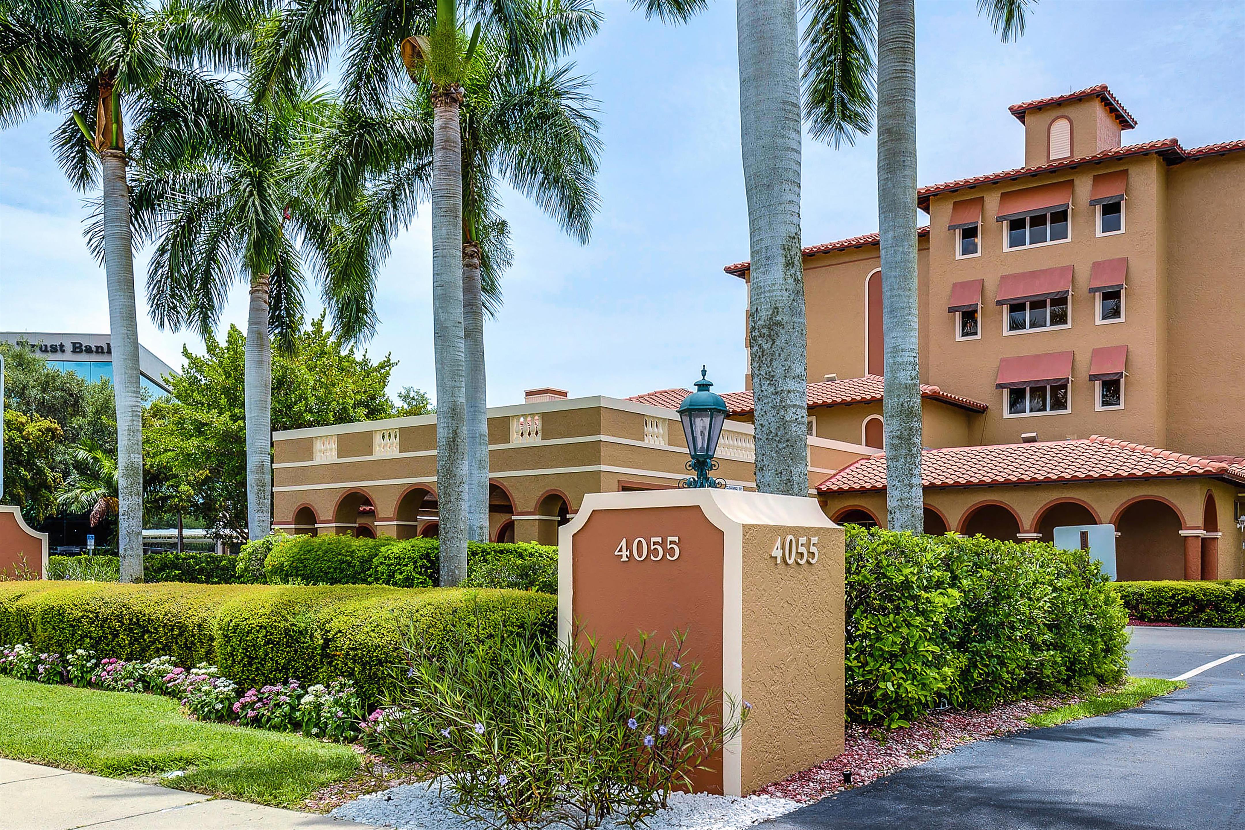 Exterior | Inn of Naples, Tapestry Collection by Hilton