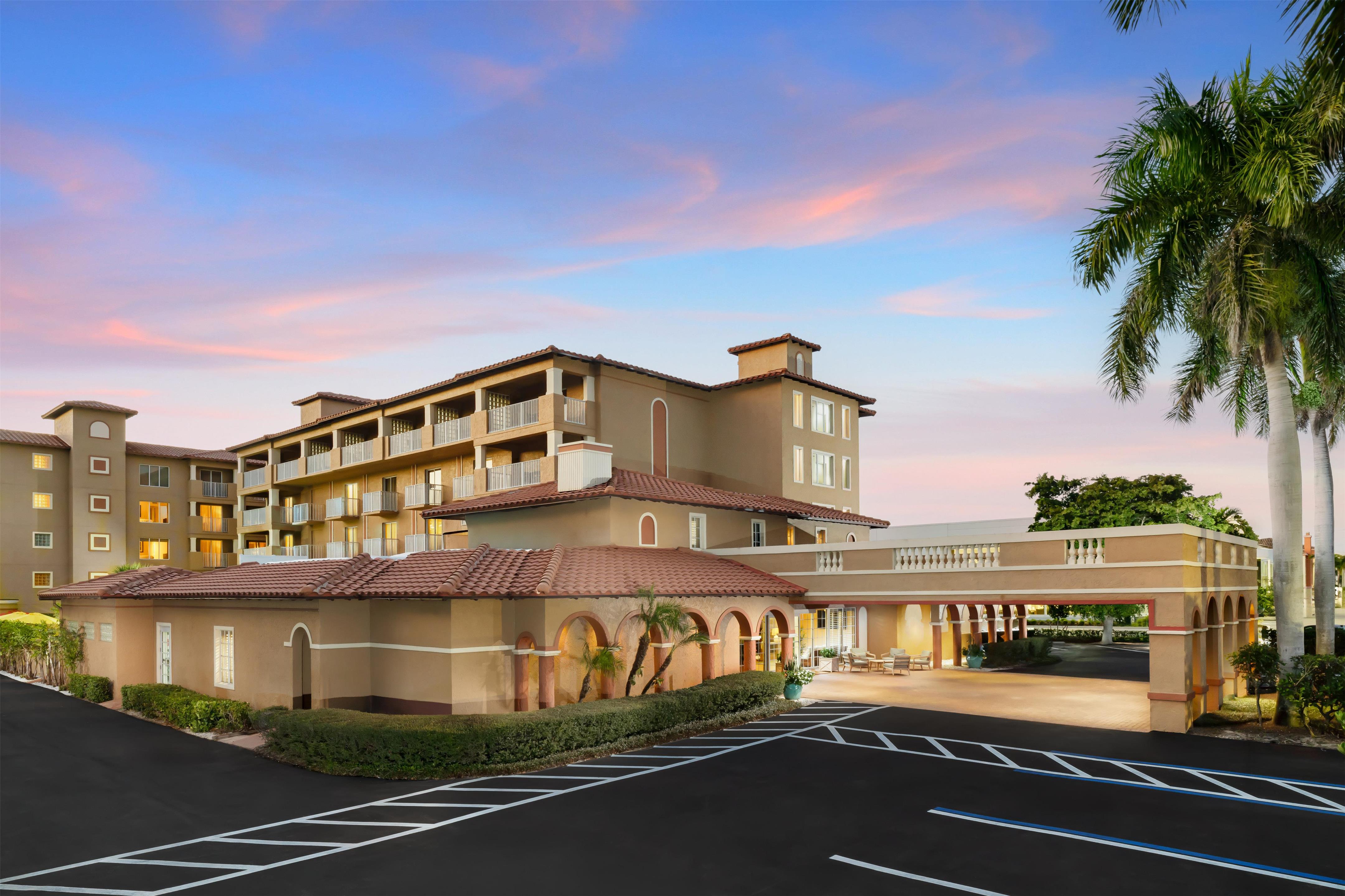Exterior | Inn of Naples, Tapestry Collection by Hilton