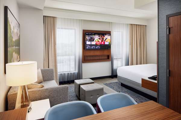  - Embassy Suites Hapeville - I-85, Exit 73