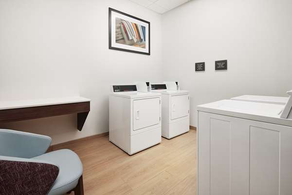  - Embassy Suites Hapeville - I-85, Exit 73