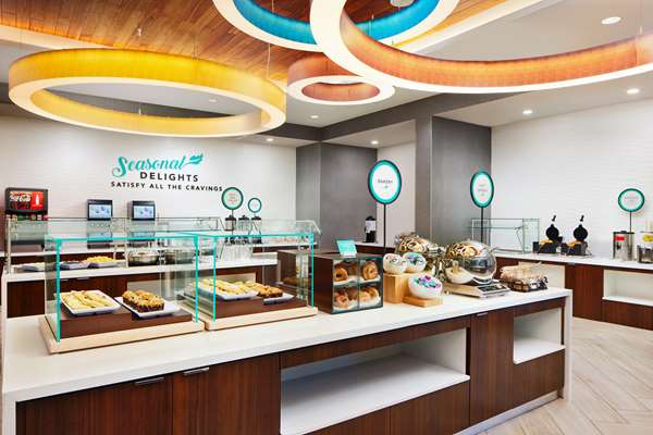 Amenities - Embassy Suites Hapeville - I-85, Exit 73