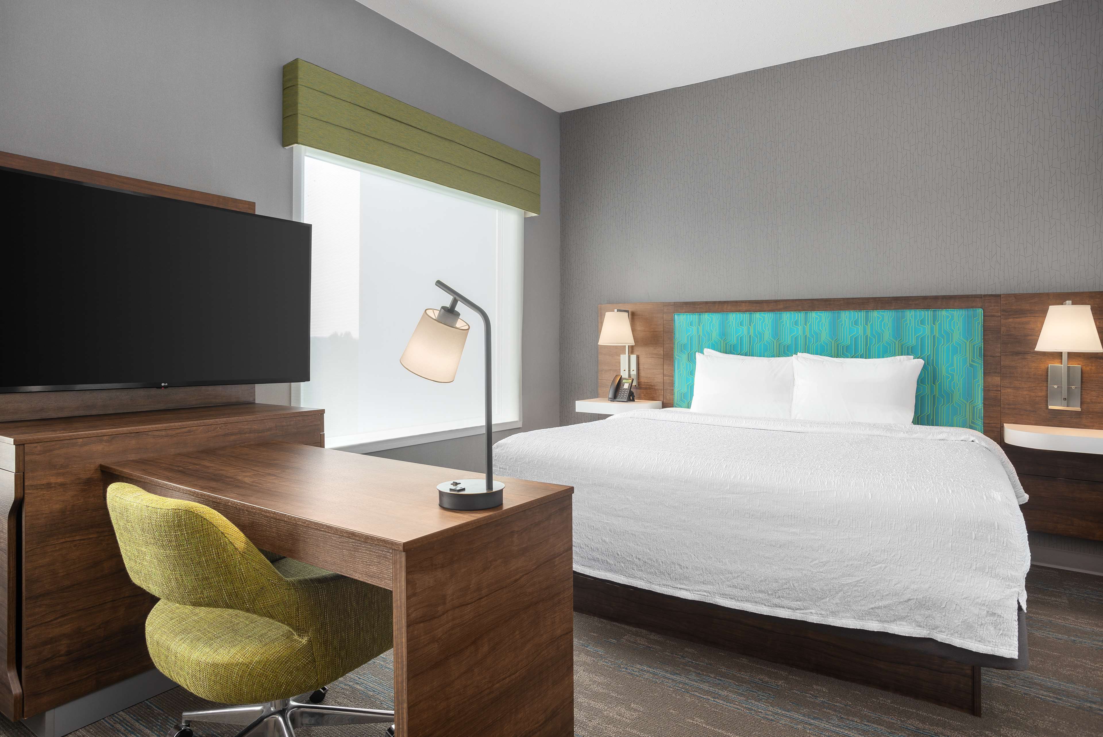 Hampton Inn by Hilton Kingston Room Type - 1KN STDO MIC FRIDG WTBR NS