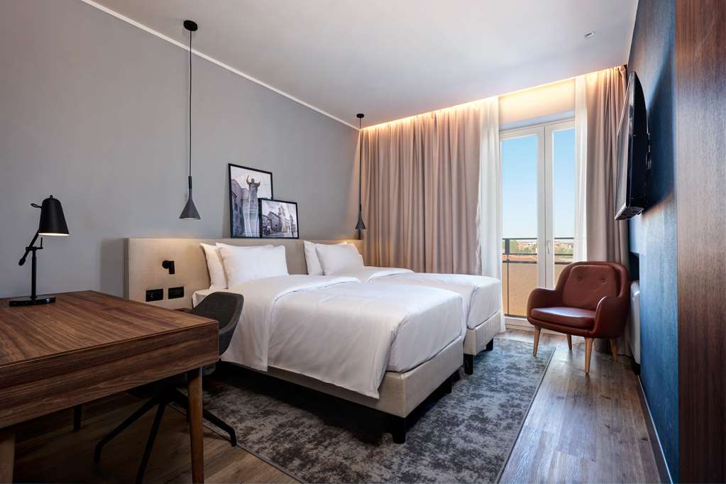 RADISSON HOTEL FERRARA-guestroom-Guest Room,On-Site,Standard Room,Guest Room - Whole Room.jpg