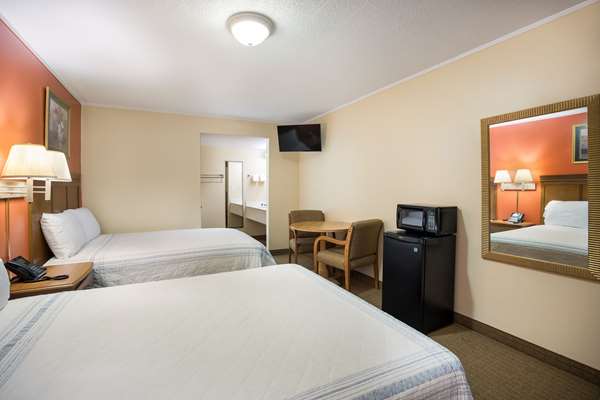  - Rodeway Inn Cecil - I-75, Exit 32