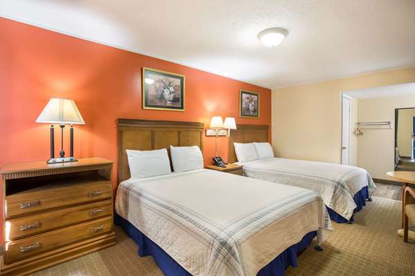  - Rodeway Inn Cecil - I-75, Exit 32