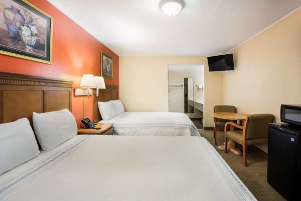  - Rodeway Inn Cecil - I-75, Exit 32