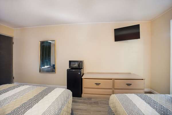  - Rodeway Inn Cecil - I-75, Exit 32