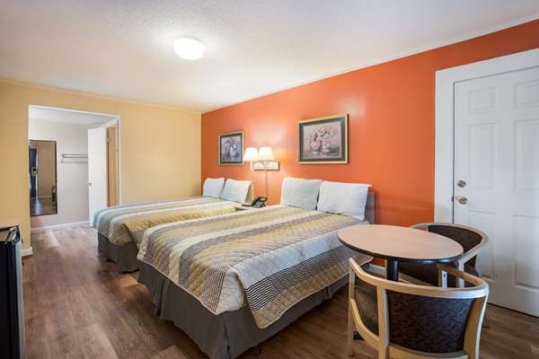  - Rodeway Inn Cecil - I-75, Exit 32