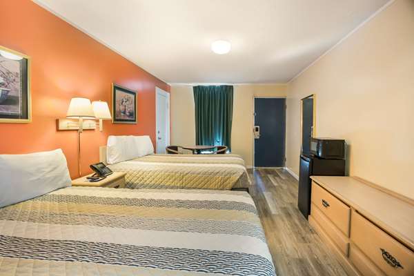  - Rodeway Inn Cecil - I-75, Exit 32