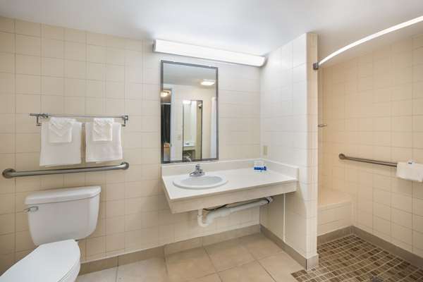  - Rodeway Inn Cecil - I-75, Exit 32