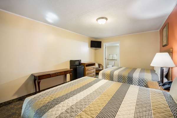  - Rodeway Inn Cecil - I-75, Exit 32