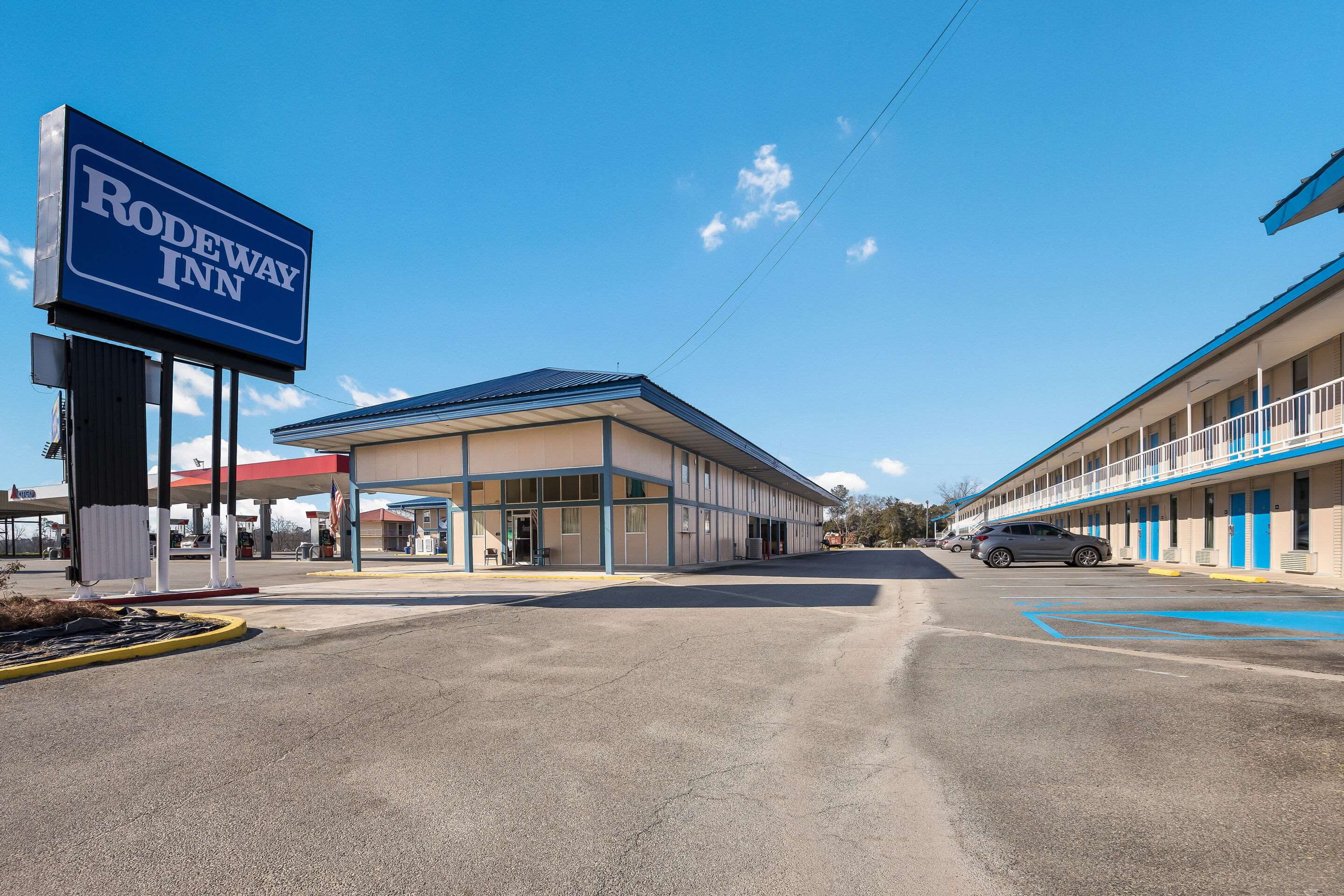 Hotel exterior | Rodeway Inn