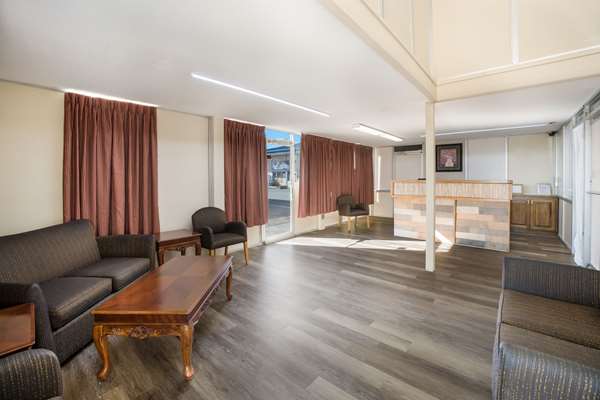  - Rodeway Inn Cecil - I-75, Exit 32