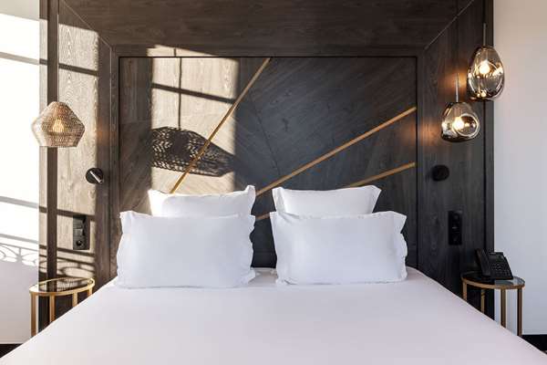 Suite-1 King Bed, Non-Smoking, Sofabed, Larger Room, Lounge Area