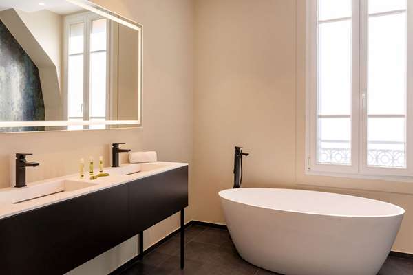 Suite-1 King Bed, Non-Smoking, Sofabed, Larger Room, Lounge Area