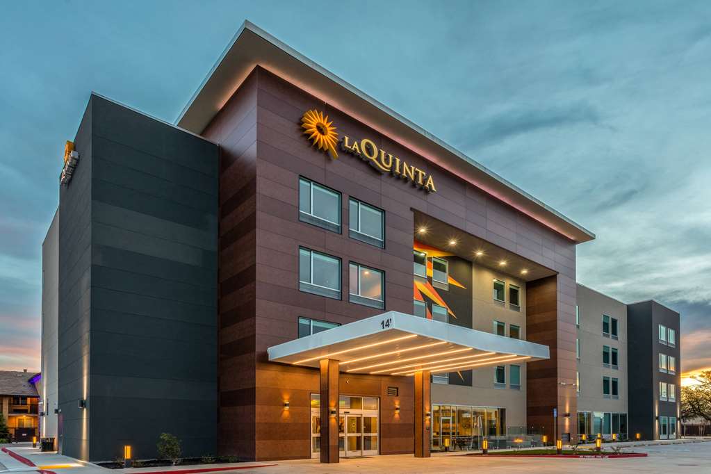 La Quinta Inn & Suites by Wyndham