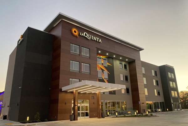 Exterior view - La Quinta Inn & Suites Galt