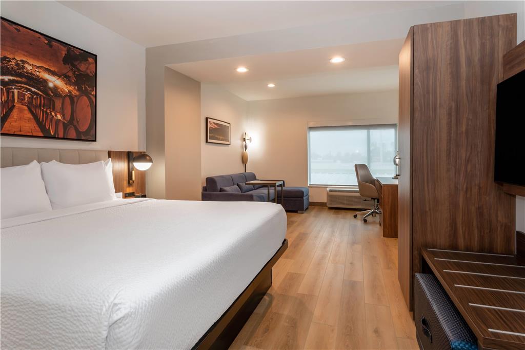 LA QUINTA INN & SUITES BY WYNDHAM G-guestroom-Guest Room,On-Site.jpg