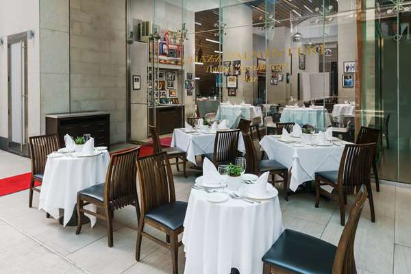 Restaurant - Hilton Garden Inn New York