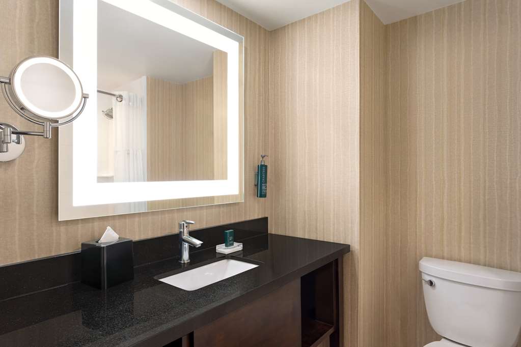 DoubleTree by Hilton Pointe Claire Montreal Airport West Room Type - 2 QUEEN BEDS W SOFABED