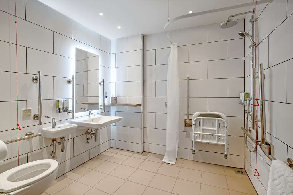 Hampton by Hilton Bath City-guestroom-Guest Room,Bathroom,On-Site.jpg