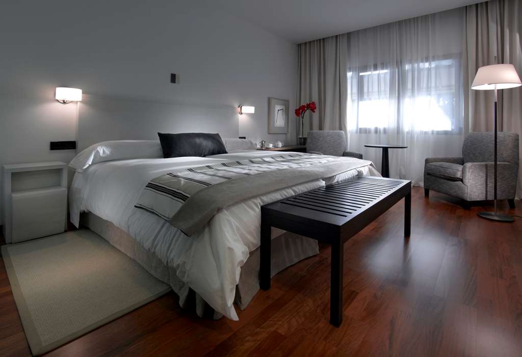 PARADOR DE ANTEQUERA-guestroom-Guest Room,On-Site.jpg